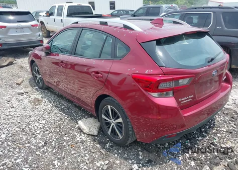 2021 Subaru Impreza Premium 5-Door z USA, uszkodzony, nr VIN 4S3GTAV65M3715725